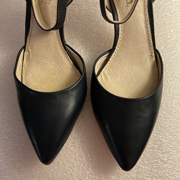 NWOT - Louise et Cie Marine Blue Ankle Strap Leather Heel Shoes - Sz 6.5M/36.5* - Picture 16 of 16